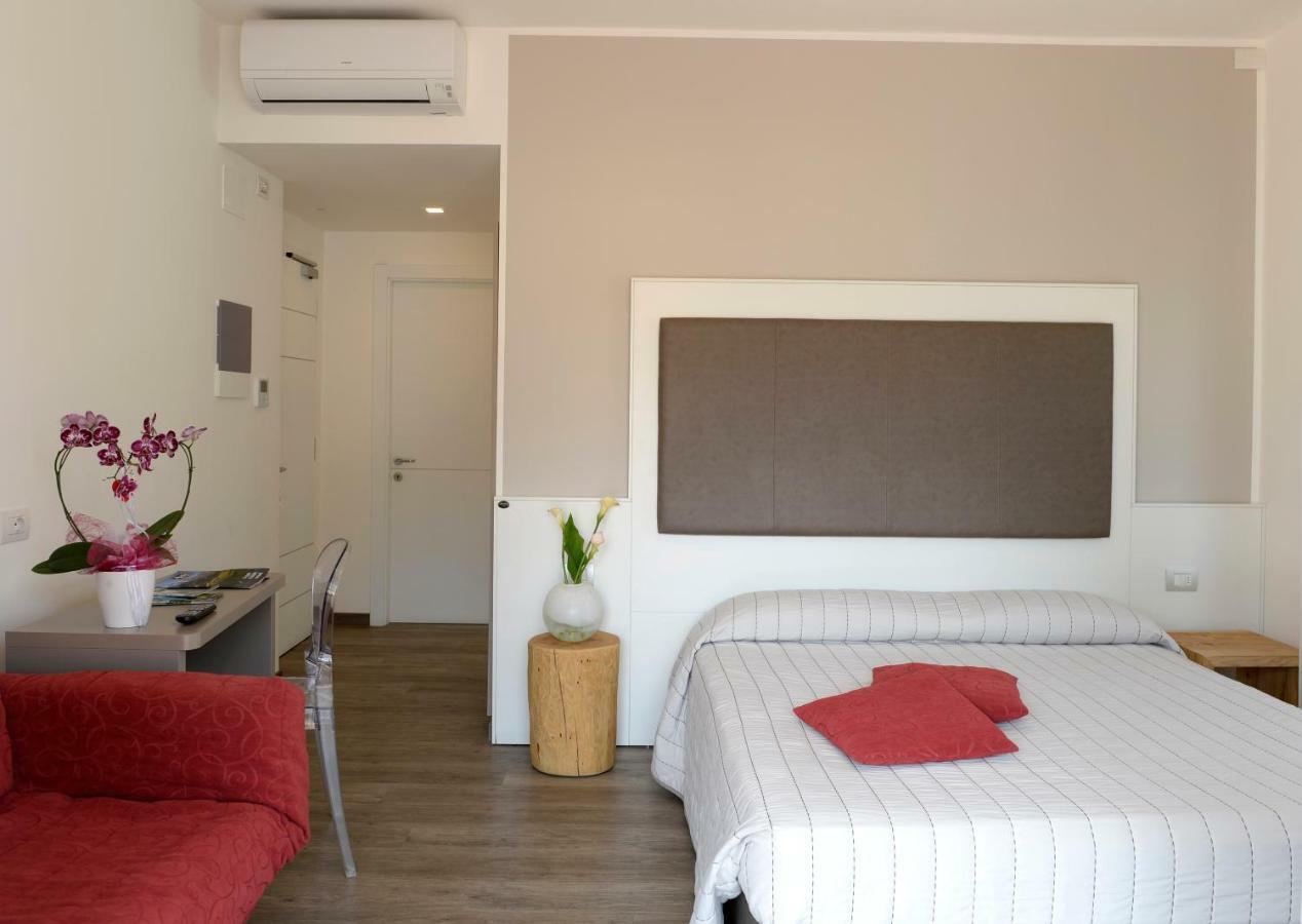 Hotel Rolly Riva del Garda Buitenkant foto