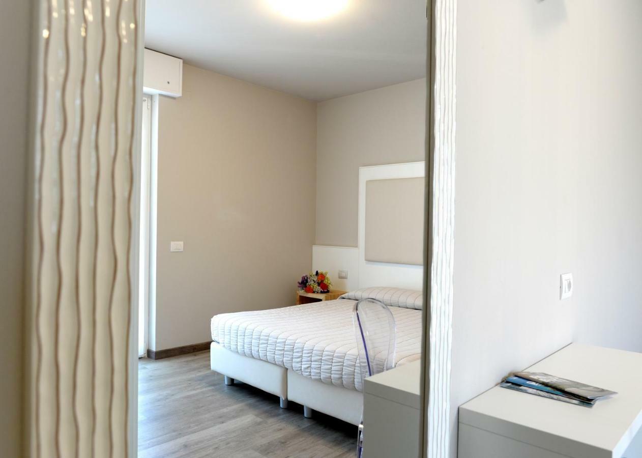 Hotel Rolly Riva del Garda Buitenkant foto